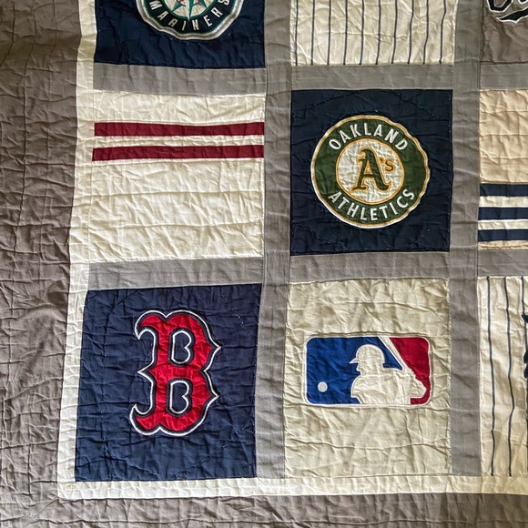 Pottery Barn Teen MLB twin comforter. - Picture 1 of 4